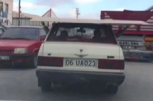Ankara'da araba üzerinde sunta taşıyan sürücü hayrete düşürdü