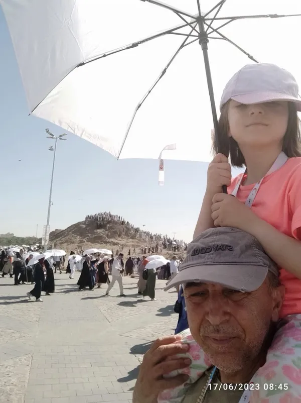 cocuk-hacilar-kutsal-topraklari-anlatti-kabe-dusundugumden-daha-buyuktu-icimde-kelebekler-ucusmustu-1688108483365.jpg Çocuk hacılar, kutsal toprakları anlattı: Kabe düşündüğümden daha büyüktü içimde kelebekler uçuşmuştu-13