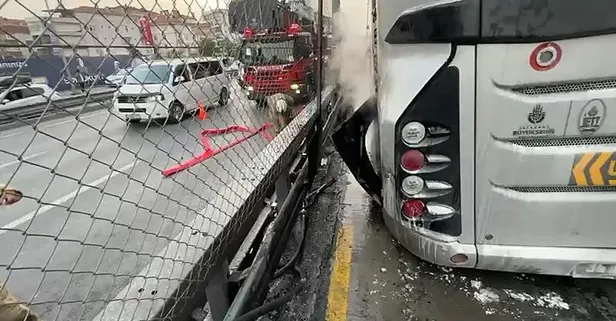 Avcılar'da metrobüs yangını