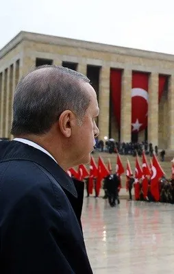Erdoğan, Anıtkabir Özel defterini imzaladı