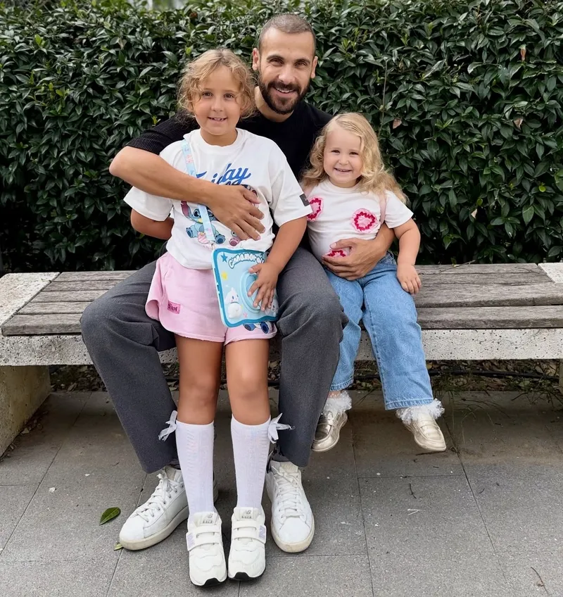 1774176173686.jpg Ümit Erdim ve kızı Ela’dan bayram neşesi: Dans şovları gündem oldu-6