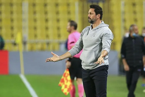 Fenerbahçe’nin hocası Erol Bulut milli arada ev ödevine çalışıyor-1