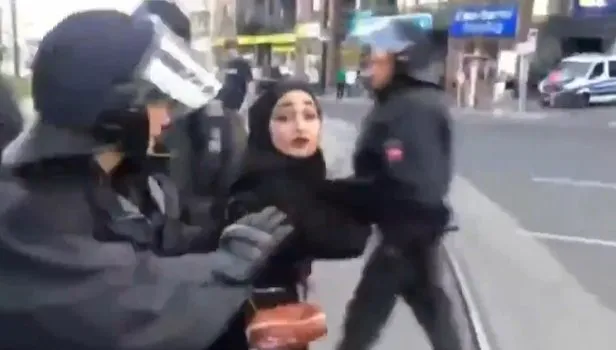 Almanya'da Türk kızına ırkçı saldırı