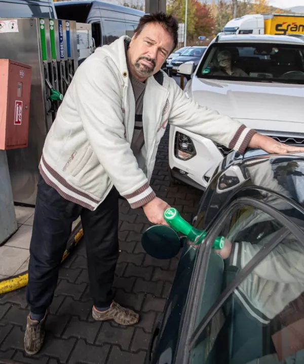 almanyada-rekor-kiran-akaryakit-fiyatlari-suruculer-cekyadaki-benzin-istasyonlarina-yonlendiriliyor-1634666725619.jpg Almanya'da rekor kıran akaryakıt fiyatları! Sürücüler Çekya’daki benzin istasyonlarına yönlendiriliyor-2