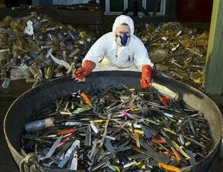 Suçluların kullandığı bıçakla heykel yaptı