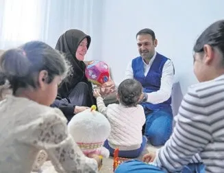 Çocuk hasreti sevgiyle doldu! Yuyucu çifti 3 öksüz yavruya yuva oldu