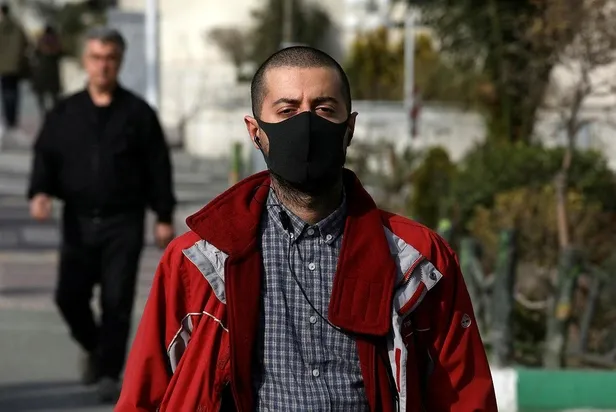 İran'da fabrikalar, koronavirüse karşı tıbbi maske yetiştirebilmek için 24 saat çalışıyor-1