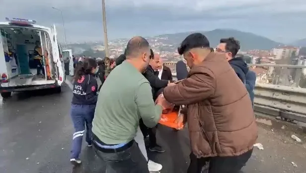 TEM Otoyolu Kocaeli geçişinde araçlar birbirine girdi: 11 yaralı-5