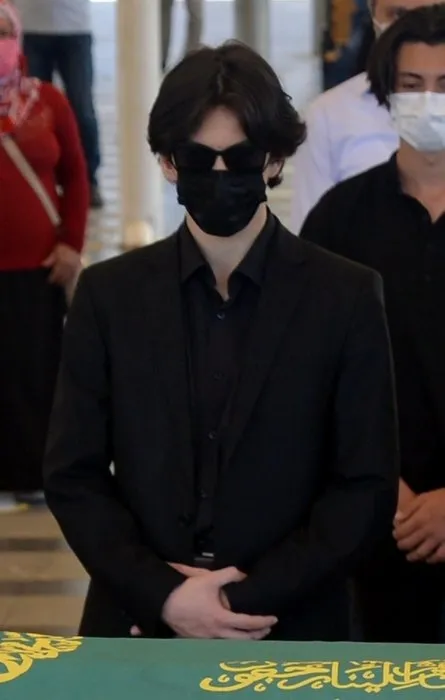 doktor-zeynep-erdogan-vahsice-olduruldu-oglu-o-korkunc-anlari-anlatti-beni-bagladi-annemi-uyurken-1643292618031.jpg Doktor Zeynep Erdoğan vahşice öldürüldü! Oğlu o korkunç anları anlattı: Beni bağladı annemi uyurken...-3