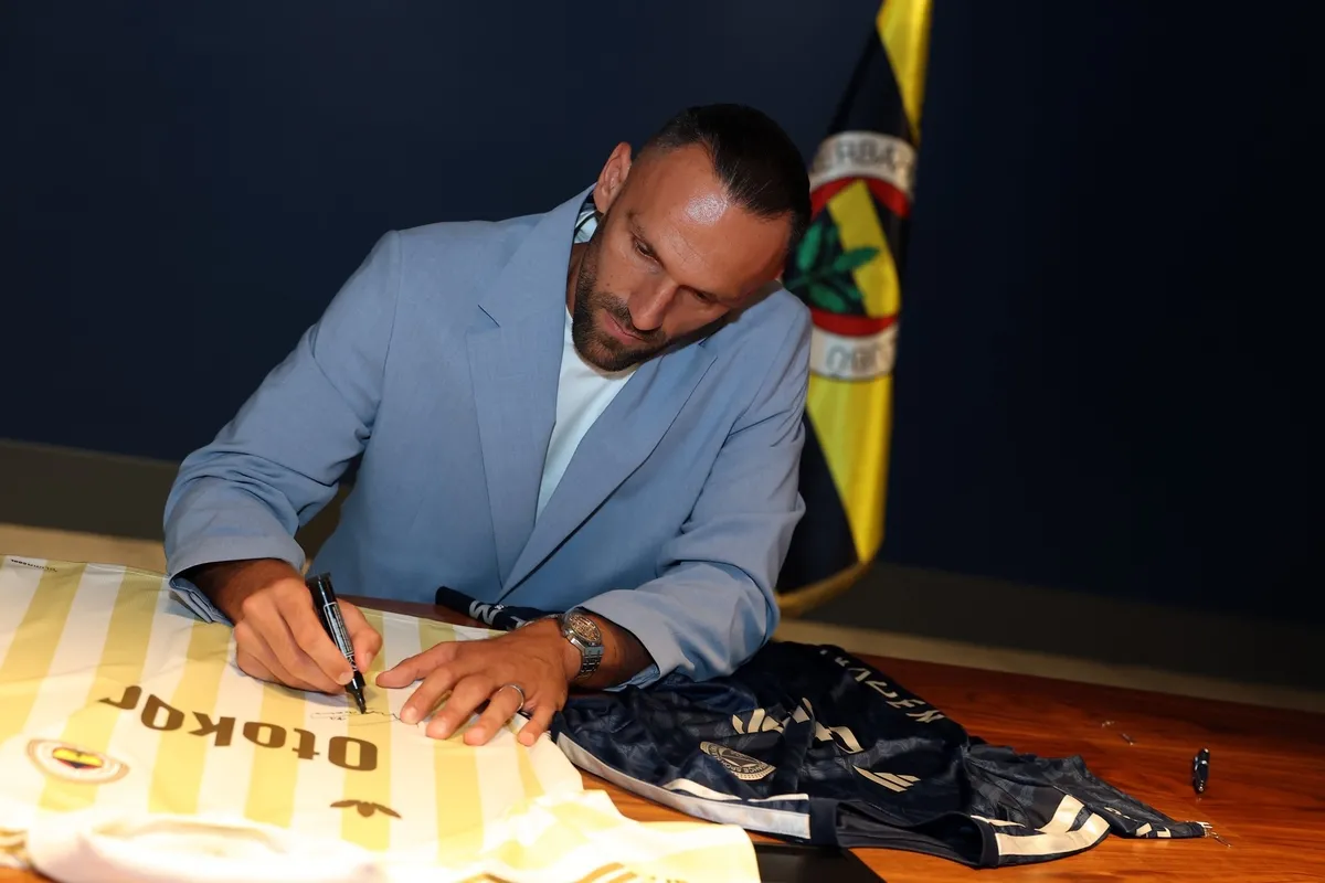 Vedat Muriqi yeniden Fenerbahçe’de! 3 yıllık imza atıldı-4