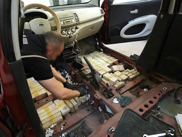 Uyuşturucu tacirlerinden akılalmaz yöntem | Sakladıkları eroini baharatla kamufle etmişler-4