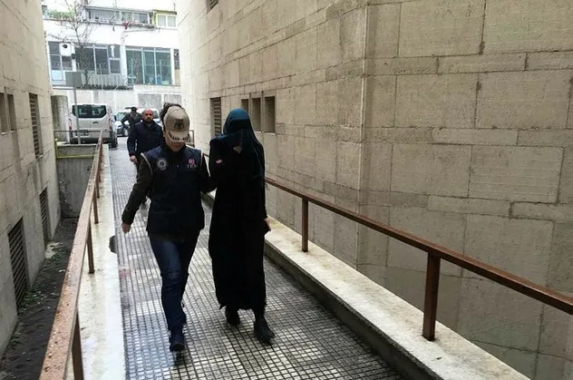 Bursa'da yakalanan DEAŞ'lı kadın terörist Interpol'e teslim edildi