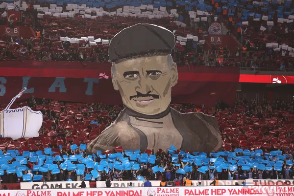 Trabzonspor - Beşiktaş derbisinde muhteşem koreografi! Büyük beğeni topladı... - 4