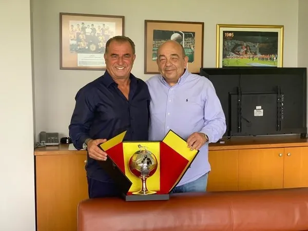 galatasarayda-neler-oluyor-cimbomda-dursun-ozbek-fatih-terim-formulu-1646566384372.jpg Galatasaray'da neler oluyor? Cimbom'da Dursun Özbek - Fatih Terim formülü-2