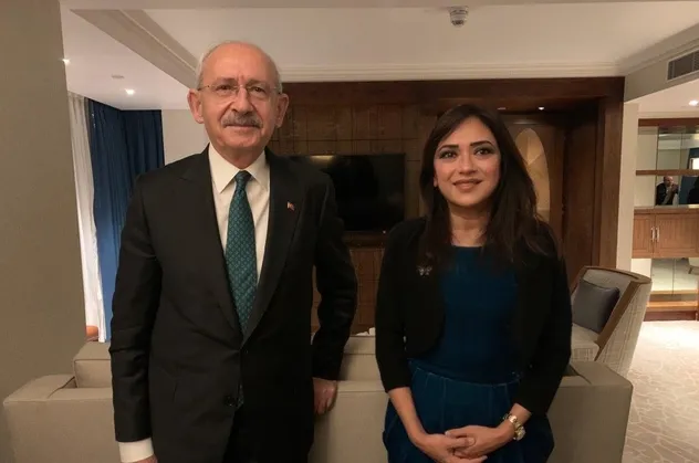 Kemal Kılıçdaroğlu'nun Londra'da poz verdiği Amberin Zaman'dan skandal! Teröristbaşı Mazlum Kobani ile birlikte Türkiye'yi suçladı