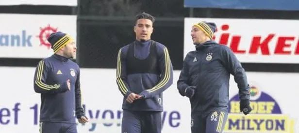 Fenerbahce De 6 Oyuncu Sari Kart Sinirinda Yer Aliyor 90min