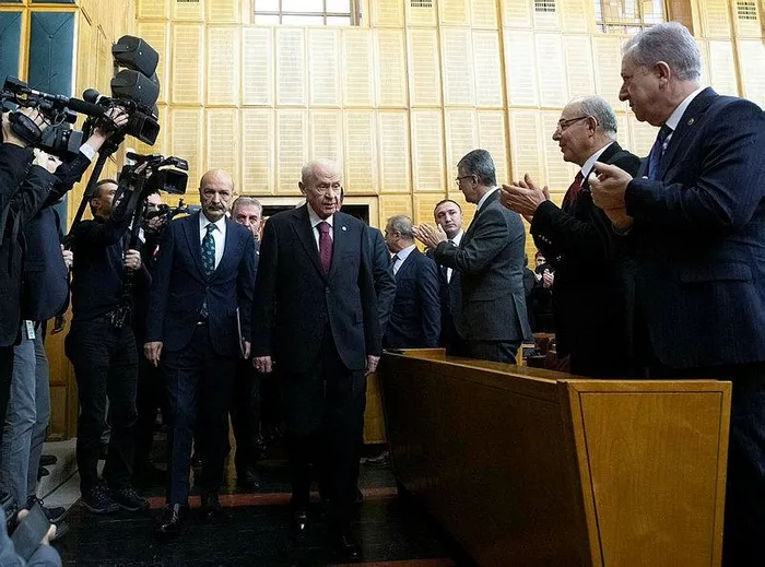 mhp-genel-baskani-devlet-bahceliden-abdye-ve-israile-rest-artik-yetti-istanbul-muradina-kavusacak-harekat-siny-1705413231856.jpeg MHP Genel Başkanı Devlet Bahçeli'den ABD'ye ve İsrail'e rest: Artık yetti! | İstanbul muradına kavuşacak | Harekat sinyali: Huzur hattı-6