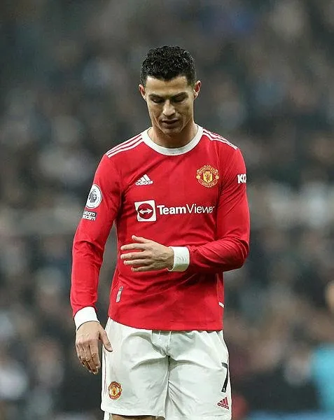 ronaldo-manchester-united-ile-yollari-ayiriyor-ispanya-basininda-yeni-takimi-hakkinda-avrupayi-soke-eden-iddia-1640717429619.jpeg