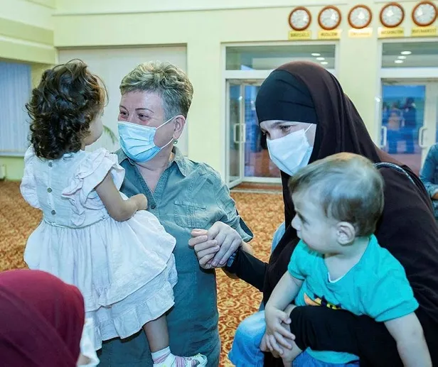 YPG/PKK tarafından zorla tutulan Moldova vatandaşı Natalia Barkal ve 4 çocuğu MİT'in operasyonuyla kurtarıldı!-2