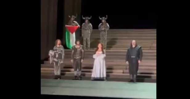 İngiltere Kraliyet Operası’nda Filistin protestosu! Sanatçı bayrak açtı arbede yaşandı