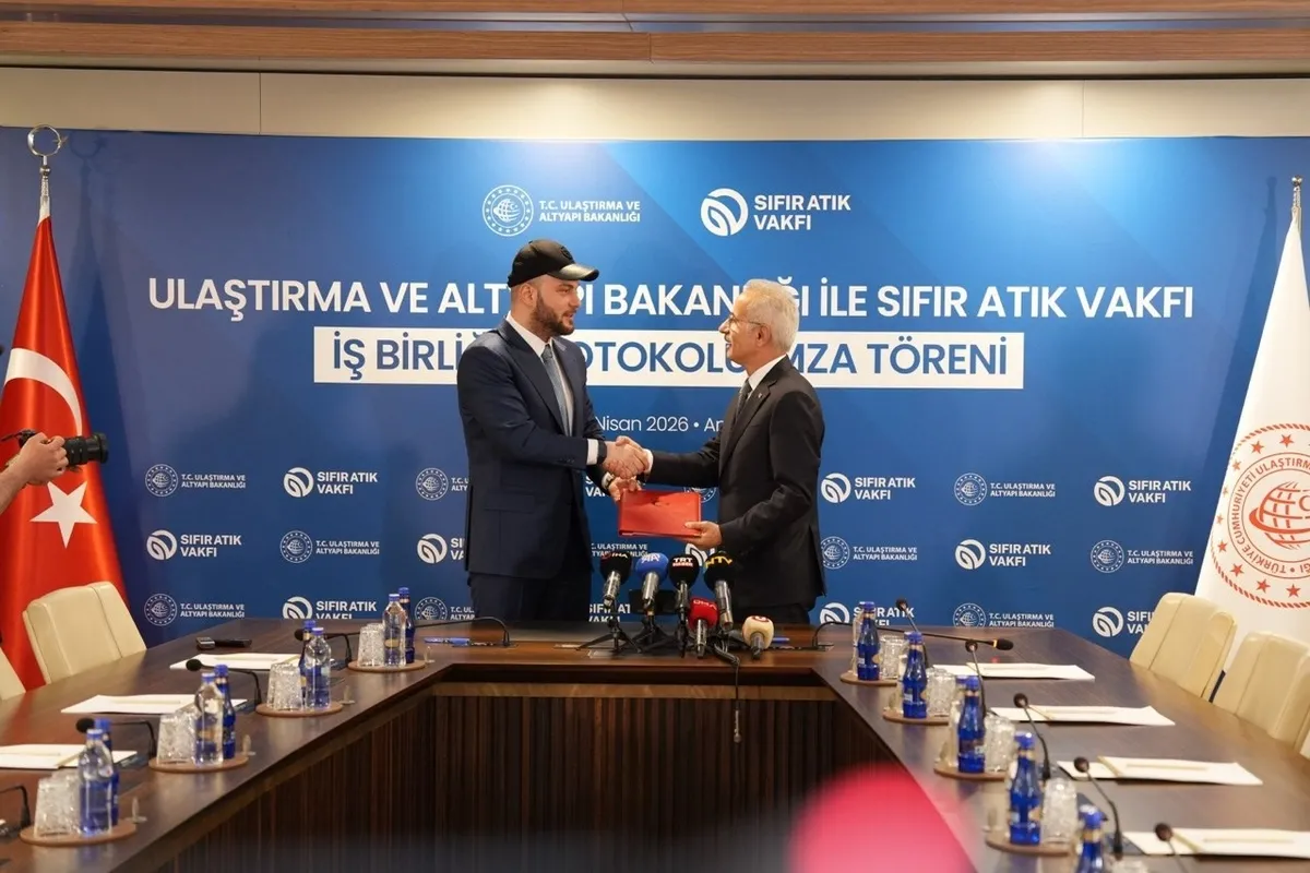 ulastirma-ve-altyapi-bakanligi-ile-sifir-atik-vakfi-arasinda-isbirligi-protokolu-imzalar-atildi-1777457915950.jpeg Ulaştırma ve Altyapı Bakanlığı ile Sıfır Atık Vakfı arasında işbirliği protokolü! İmzalar atıldı-3