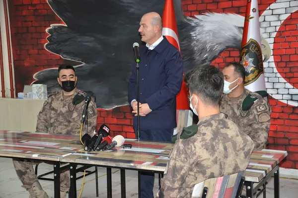 son-dakika-icisleri-bakani-suleyman-soylu-oldurulen-turuncu-kategorideki-teroristin-3-sivilin-katili-oldugunu-duyurdu-1620842666052.jpg Son dakika! İçişleri Bakanı Süleyman Soylu öldürülen turuncu kategorideki teröristin 3 sivilin katili olduğunu duyurdu-4