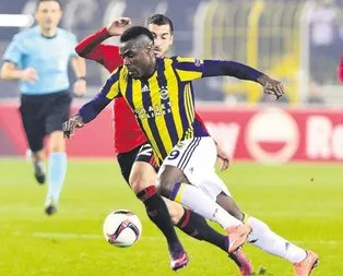 Fener Emenike’yi Çin kulüplerine pazarlıyor