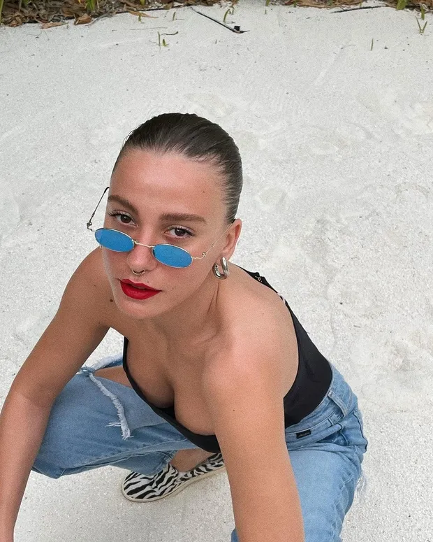 Serenay Sarıkaya'dan bedavaya getirdiği Maldivler tatilinden 'acılara yürüyorum' paylaşımı! Serenay bunu da yaptı-5