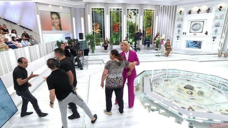 Esra Erol'da programında stüdyo karıştı! 4 yıldır kayıp olan Ceren canlı yayında