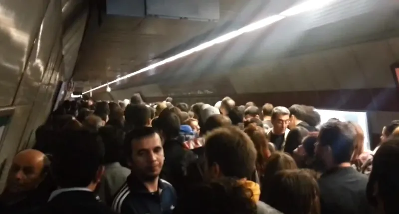 CHP'li İBB Başkanı Ekrem İmamoğlu'nun 5 yıllık başarısızlık karnesi: Toplu ulaşım çöktü metrolara beton döktü kasasını doldurdu!-5