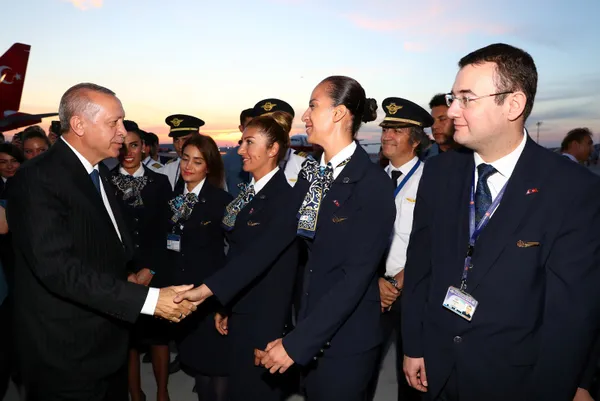 Erdoğan'dan havalimanı çalışanlarına baklava ikramı-3