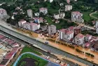 Karadeniz’de şiddetli yağış sele neden oldu... Yamaçlardan sahil yoluna balçık aktı
