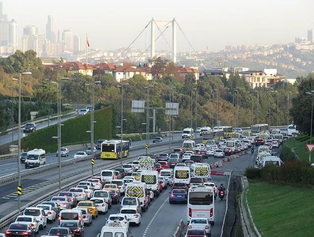 Son dakika: İstanbul'da kademeli mesai başladı: Trafik yoğunluğu yüzde 42'ye ulaştı-3