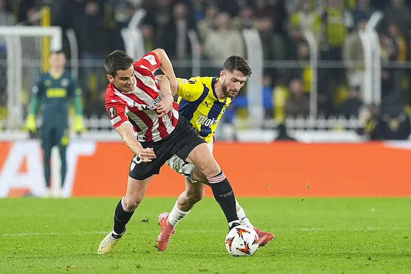 Fenerbahçe'de flaş ayrılık! Milli futbolcu teklifleri değerlendirecek - 11