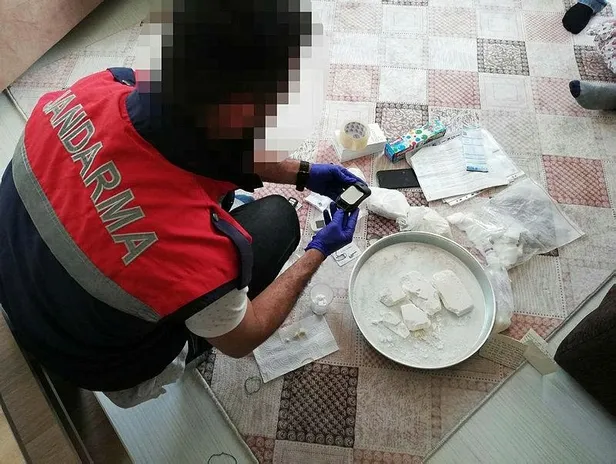 Son dakika: 20 kilo kokain ele geçirilen operasyon anı kamerada-2