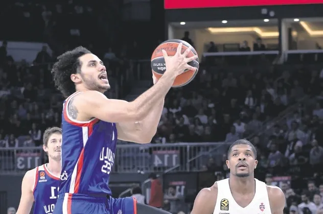 Shane Larkin resmen Türk vatandaşlığına geçti
