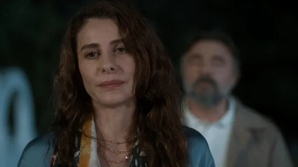 ben-bu-cihana-sigmazam-leyla-kimdir-ebru-ozkan-saban-kimdir-kac-yasinda-dizileri-neler-1663594590731.jpg Ben Bu Cihana Sığmazam'ın Leylası Ebru Özkan kimdir Ebru Özkan Saban kimdir, kaç yaşında? Ebru Özkan hangi dizilerde oynadı?-5