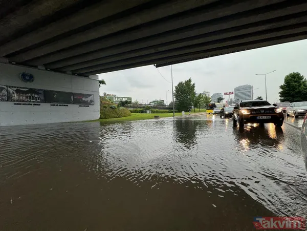 Bursa'da sağanak hayatı felç etti! Ev, iş yeri, AVM otoparkı ve metroları su bastı... Taşan Nilüfer Çayı'ndan ceset çıktı - 1