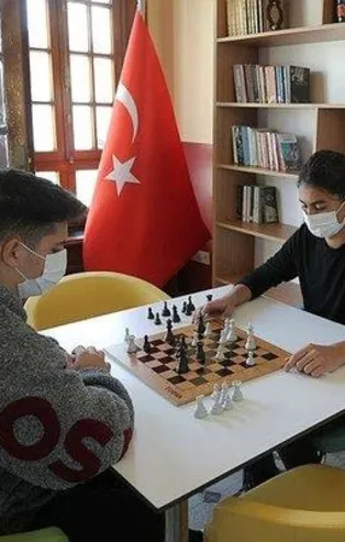 CHP tarafından işgal edilen TÜGVA kapılarını yeniden öğrencilere açtı