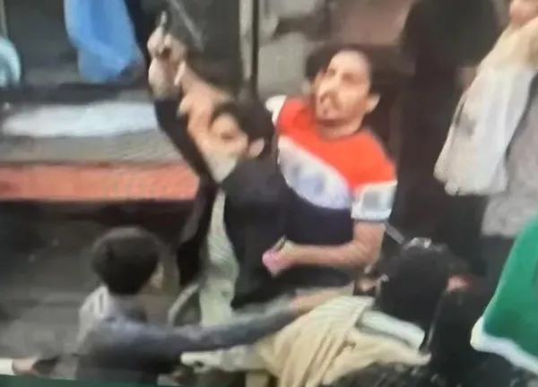 pakistani-sarsan-suikast-girisimi-eski-basbakan-imran-han-saldiridan-onceden-haberim-vardi-1667575189013.jpg Pakistan'ı sarsan suikast girişimi! Eski Başbakan İmran Han: Saldırıdan önceden haberim vardı-3