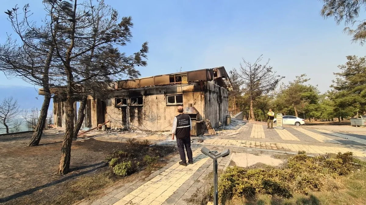 Yangınlarda hasar tespiti başladı: 6 ilde 104 bağımsız birim hasarlı! Bakan Kurum açıkladı: "Vakit kaybetmeden yaralar saracağız"