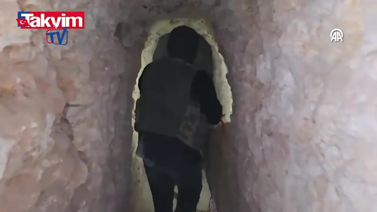 Suriyeli muhalifler, teröristlerin Tel Rıfat'taki 10 kilometrelik tünel şebekesini tarıyor
