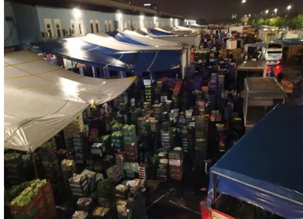 Bayrampaşa sebze halinde yoğunluk! Sokağa çıkma yasağı sona erdiği gibi akın ettiler!-2