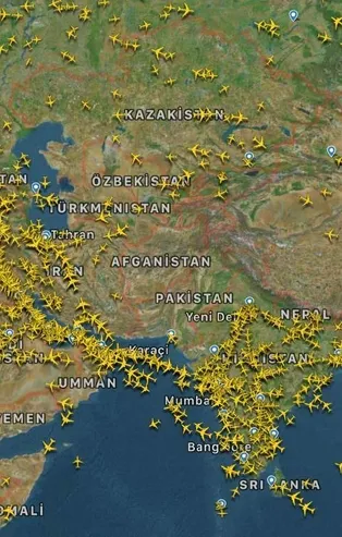 Pakistan hava sahasında ilginç görüntü!
