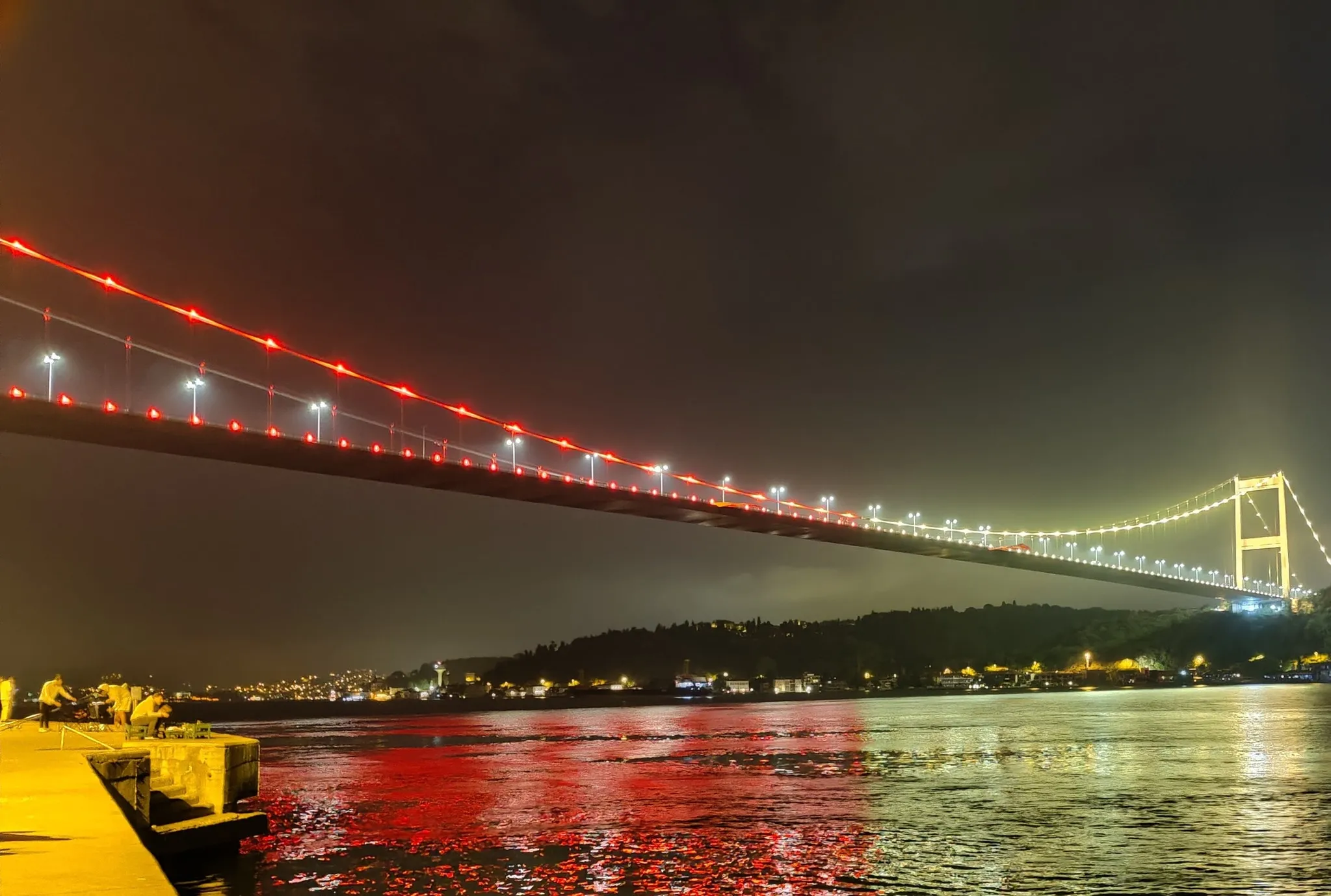 İstanbul’da tüm köprüler sarı kırmızı