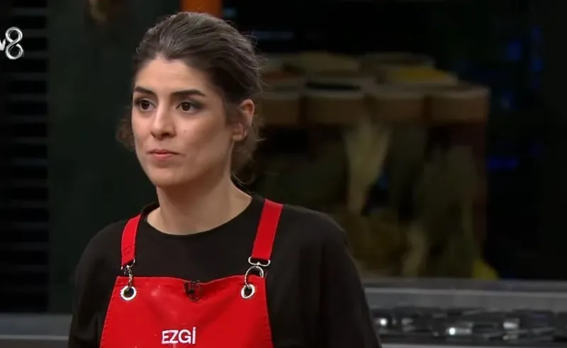 masterchefte-somer-sivrioglu-o-tabaga-kasik-atiyordu-haftanin-son-eleme-adayi-kim-oldu-24-agustos-masterchefte-1724538394003.jpeg