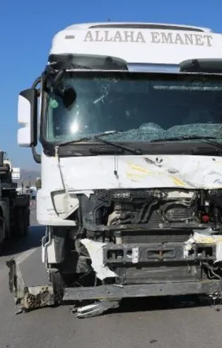 Afyonkarahisar'da feci kaza: TIR ile çarpışan taksideki şoför ve yolcu öldü!