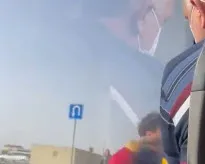 Burak Yörük trafiği birbirine kattı İETT şoförüne saldırdı! Yaşlı adama yumruklar savurdu polis zor zapt etti-4