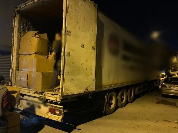 SON DAKİKA: Yerli aşı için ithal edilen malzemelerini çaldılar! Şüphelilerin TIR'la kaçış anları kamerada: Çete yakalandı-3