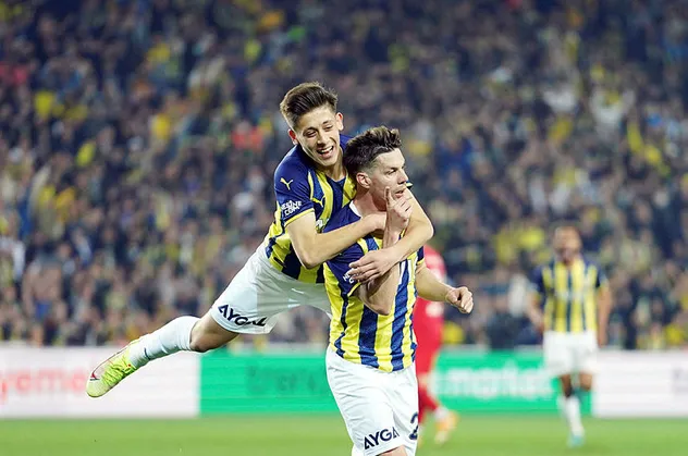 Özel Haber I Fener'in farkı orta sahada! Yıldızlar takımı sırtladı